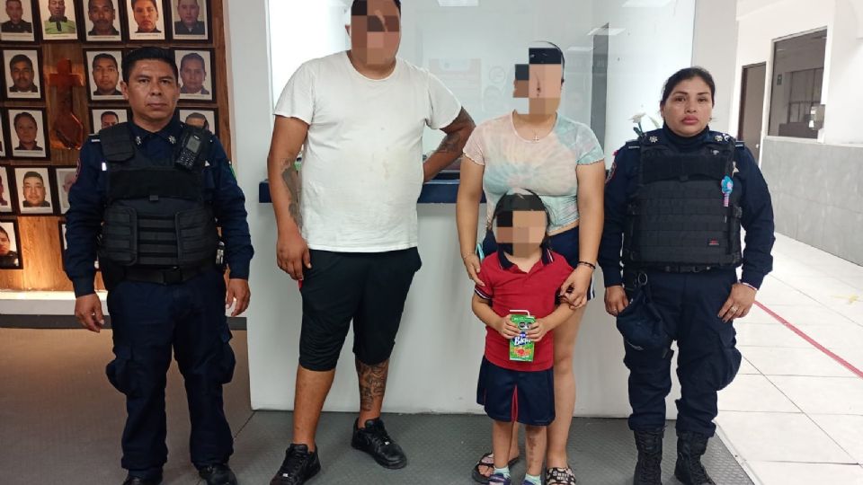 Policías de Guadalupe entregaron a sus padres a una niña de 4 años que fue hallada caminando sola por calles de la colonia Unión Modelo.