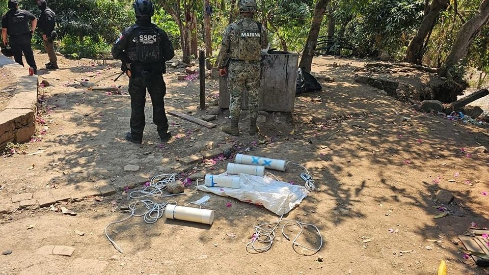 Fuerzas federales aseguraron armamento diverso y equipo táctico del grupo delictivo.