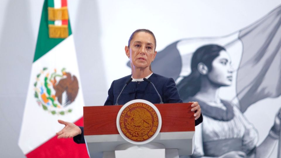 La presidenta Claudia Sheinbaum presenta la mañanera del pueblo.