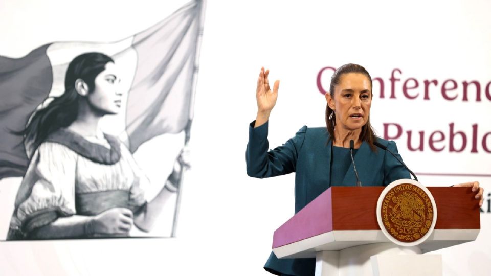 La presidenta Claudia Sheinbaum presenta la mañanera del pueblo.