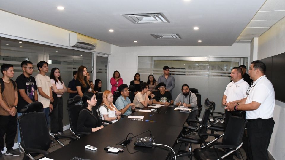 Los jóvenes conocieron áreas como análisis criminal, inteligencia operativa y monitoreo del C4.