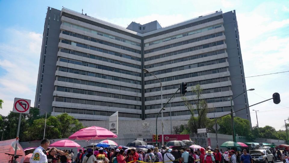 Se registraron bloqueos en CitiBanamex, en Reforma 381; Afore Banorte, en Reforma 489; y Afore GNP, en Insurgentes Sur 303.