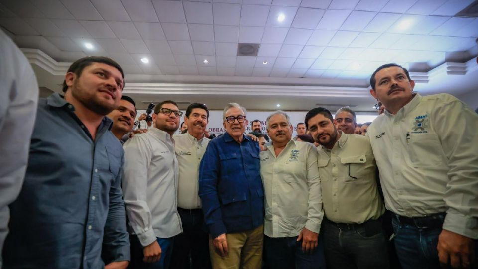 Ante empresarios y cámaras industriales y de servicios, presentó un paquete de 24 obras para el norte del estado.
