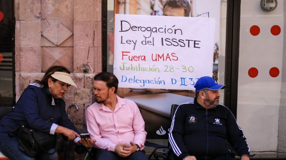 Maestros de la CNTE provocan caos en el país con marchas y bloqueos.