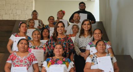 Mara Lezama reconoce a la primera generación de 13 cocineras y cocineros tradicionales
