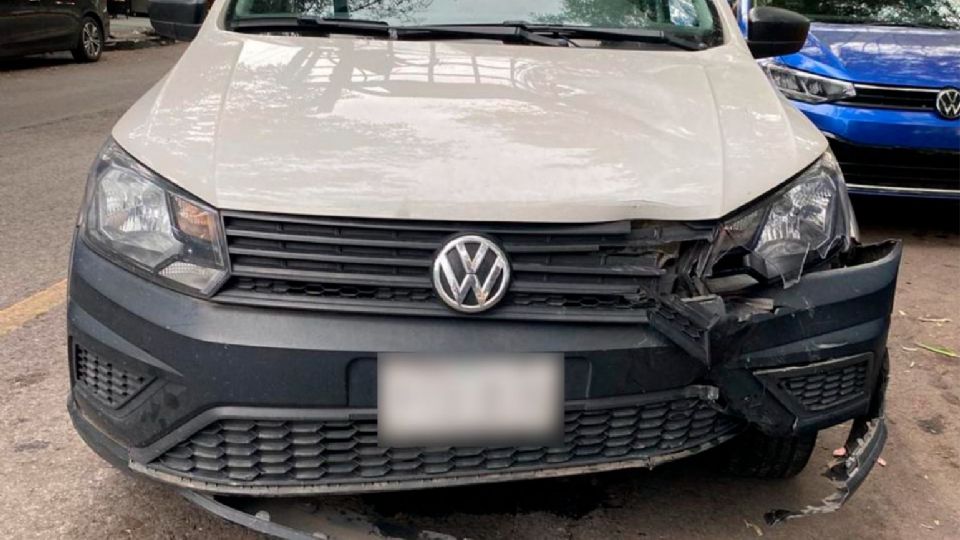 El conductor de una camioneta de transporte de carga arrolló a dos asaltantes que intentaron atracarlo.