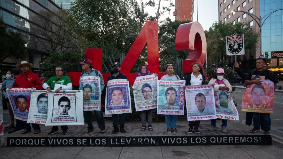 Padres de los 43 normalistas desaparecidos de Ayotzinapa se reunirán de nuevo con la presidenta Sheinbaum..