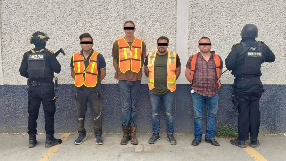 Cuatro detenidos en Apodaca por su presunta participación en actividades de huachicoleo.