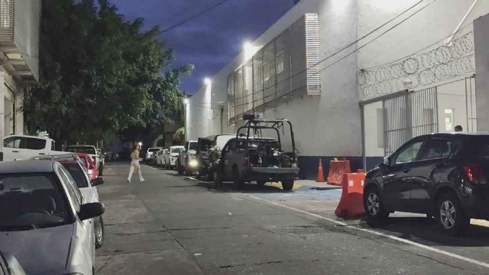 A los 17 sicarios se les decomisaron tres armas de fuego cortas, entre otros artículos.