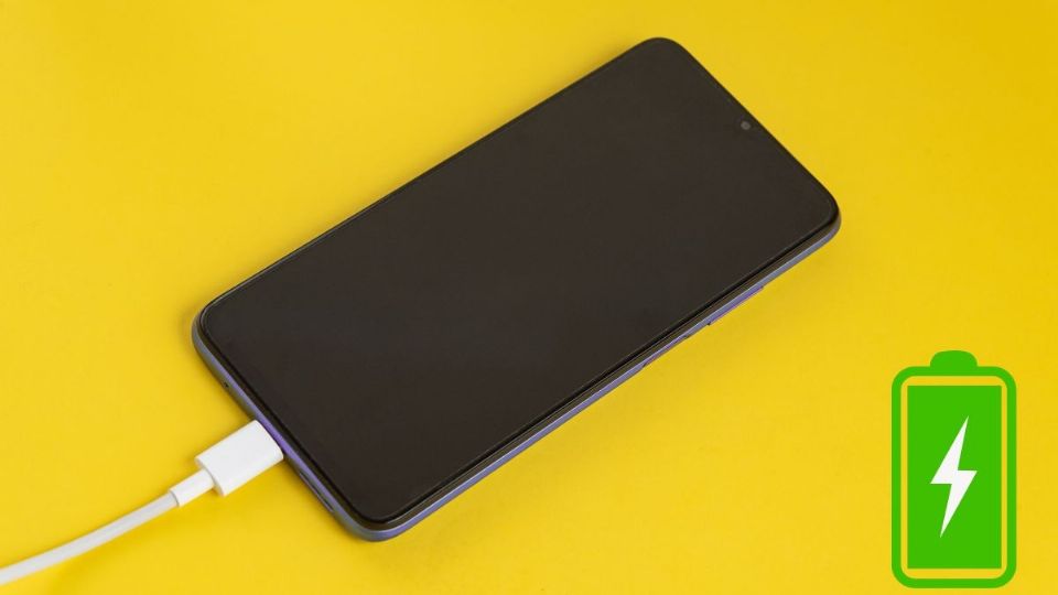 ¿Qué debes de conectar primero el celular o el cargador?