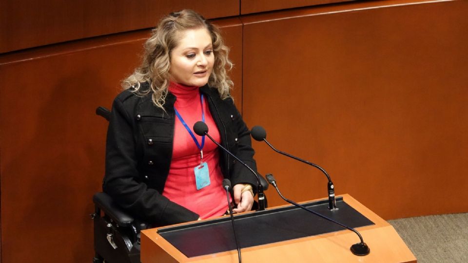 Personas de entre 75 y 96 años han sido trasladadas en camilla o ambulancia para realizar trámites bancarios.