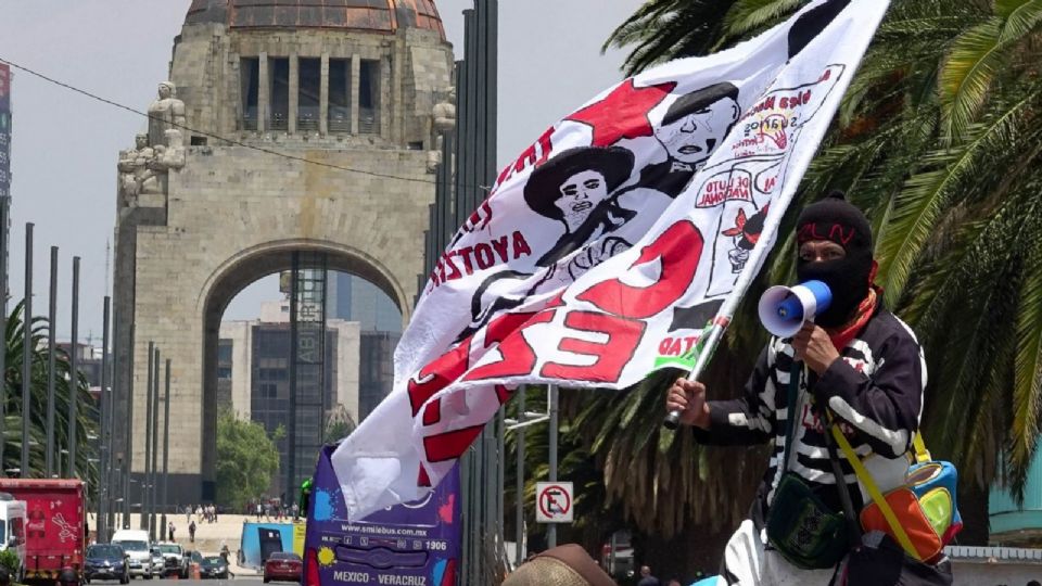 La CNTE dialoga si acepta o no la propuesta del Gobierno ante sus exigencias y si levantan o no el campamento en el Zócalo.