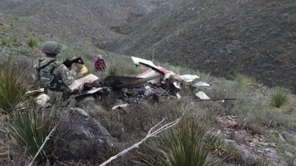 Autoridades hallaron la avioneta destruida en una zona remota de la Sierra La Purísima, en Castaños, Coahuila.