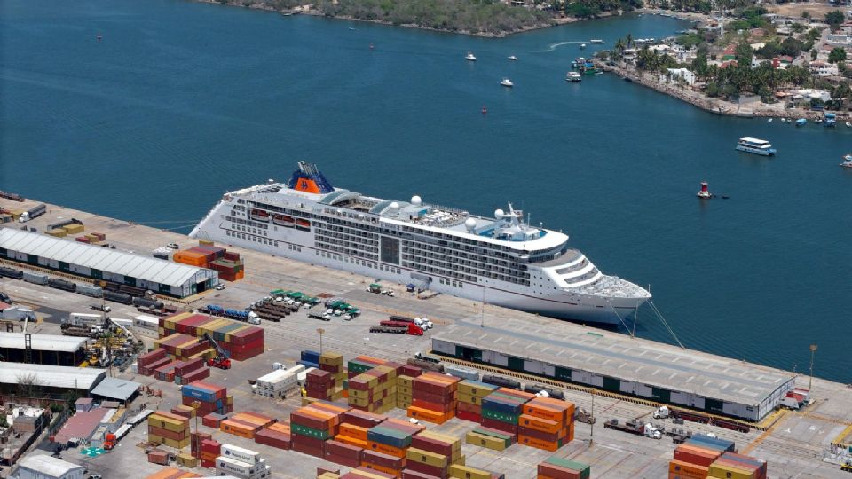 La secretaría de Turismo de Sinaloa, informó que este crucero MS Europa 2 viene procedente de Los Cabos.