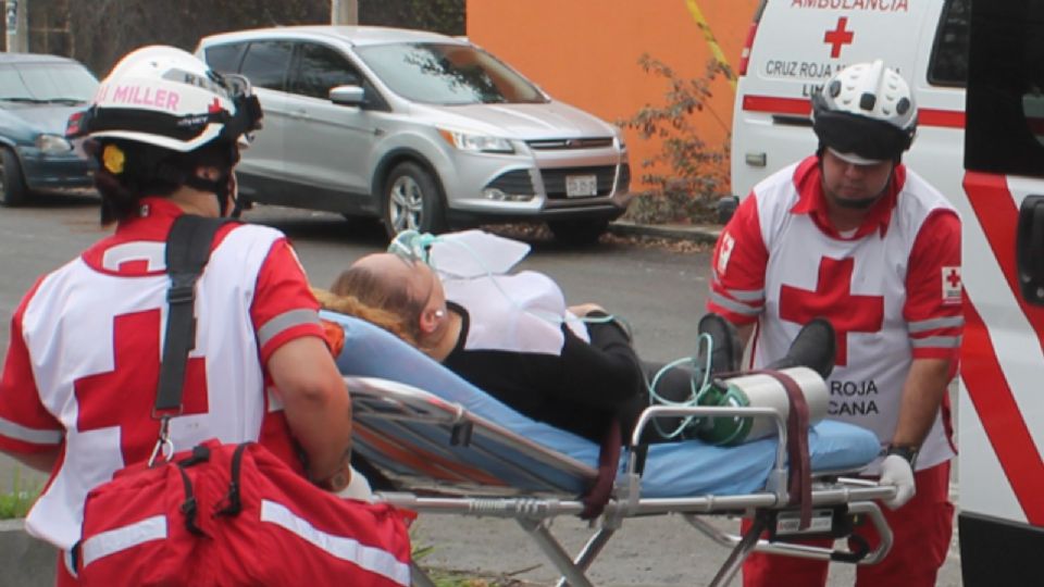 El personal paramédico de la Cruz Roja atienden cualquier tipo de emergencia.