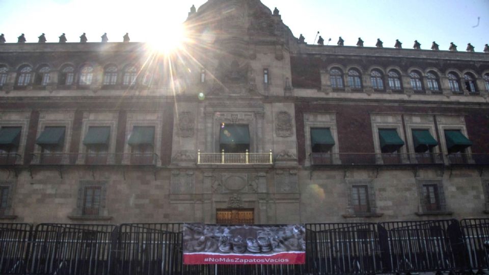 Colectivos se han manifestado en Palacio Nacional.