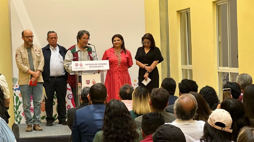 La jefa de Gobierno, Clara Brugada, entregó viviendas en conjunto.