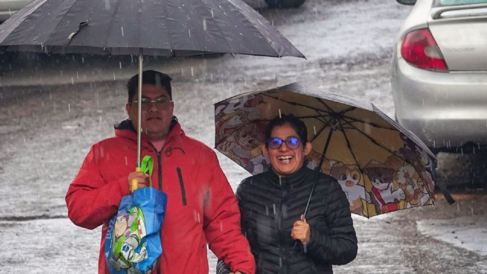 Brigadistas de la Secretaría de Gestión Integral de Riesgos y Protección Civil se mantienen en alerta permanente para atender los llamados de emergencia.