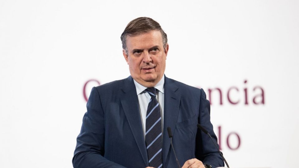 Marcelo Ebrard Casaubón, secretario de Economía, durante conferencia matutina en Palacio Nacional.