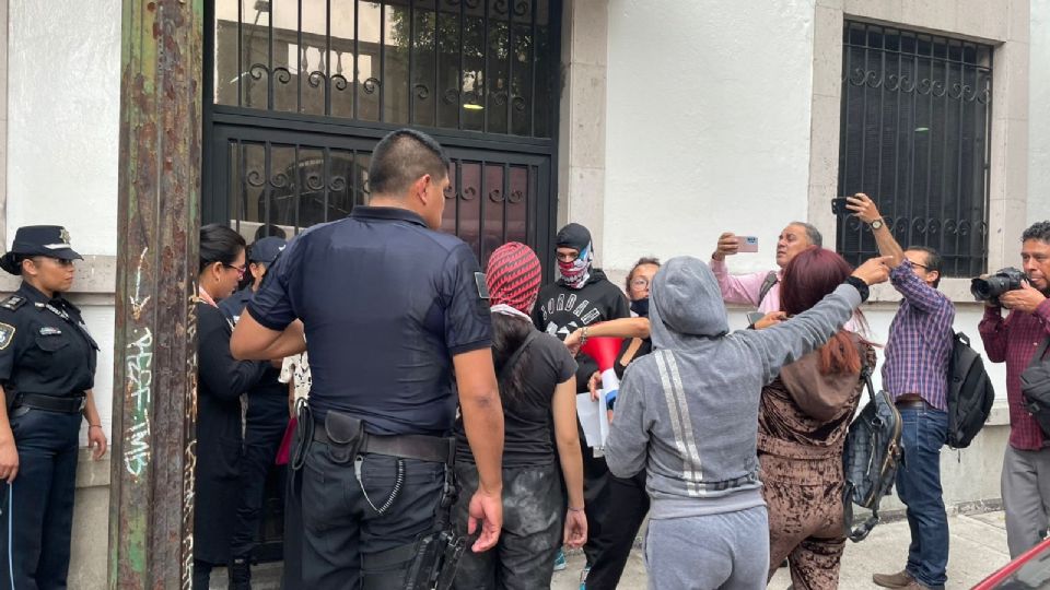 Las feministas protestaron en Segob.