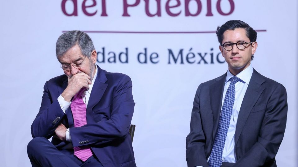 Juan Ramón de la Fuente, secretario de Relaciones Exteriores, con Roberto Velasco.