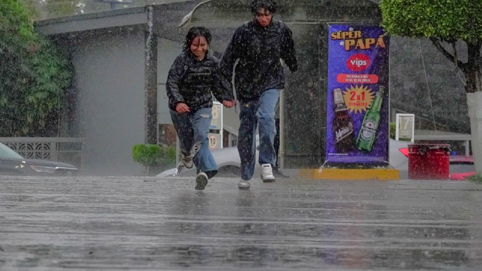 La lluvia en CDMX complica las vialidades.