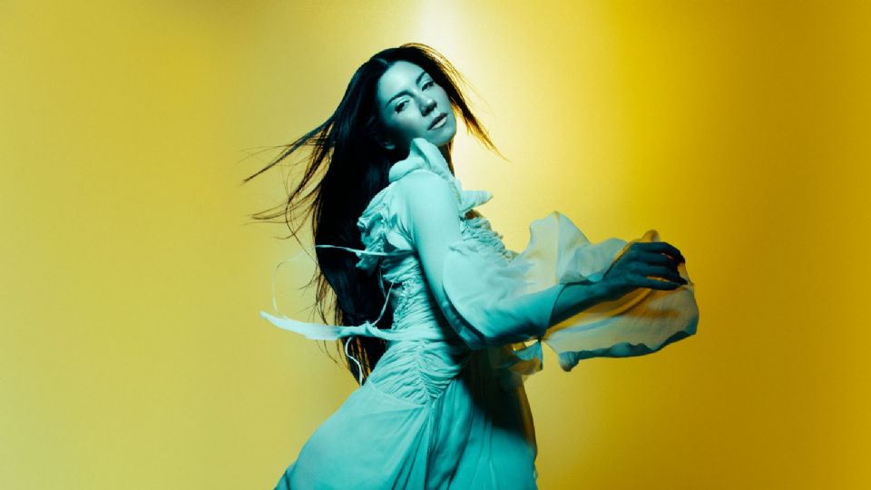 En “EVERYBODY KNOWS I’M SAD” encontramos el motivo de su reclusión en la torre.