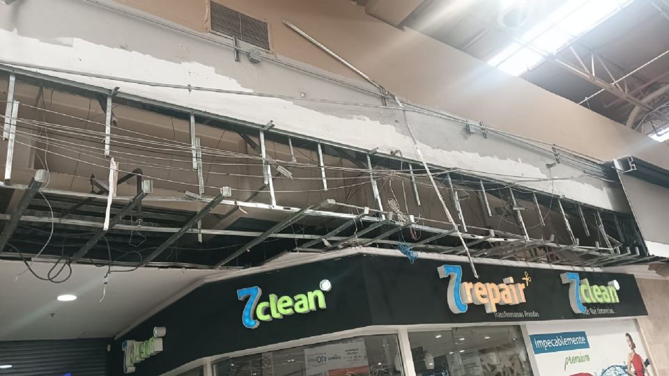 Esto se sabe sobre el desplome de un plafón en una tienda de Av. Universidad.