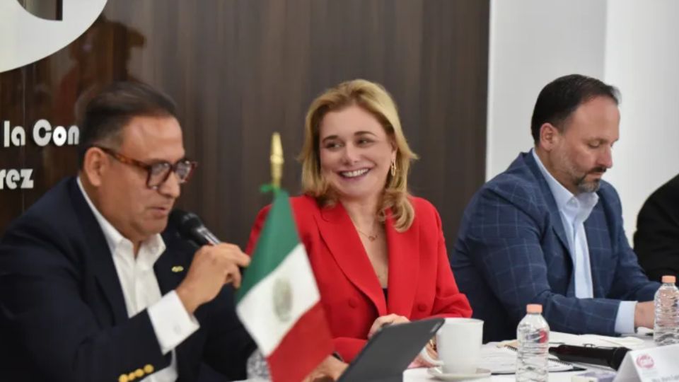 Durante el desarrollo del evento, la mandataria fue reconocida por el sector de la construcción.