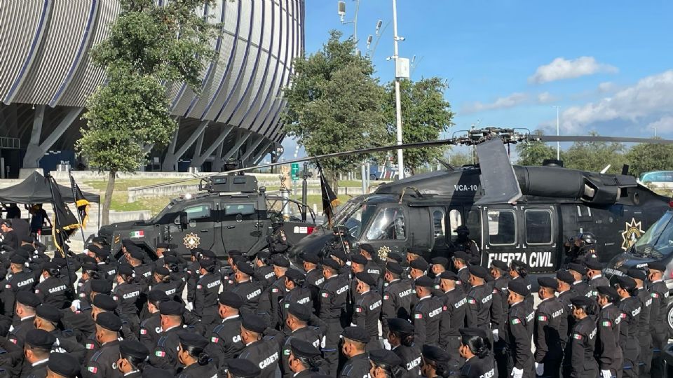 El gobernador Samuel García encabezó la ceremonia de graduación de 363 nuevos cadetes de Fuerza Civil en el Estadio BBVA, como parte del fortalecimiento de la seguridad en el estado.