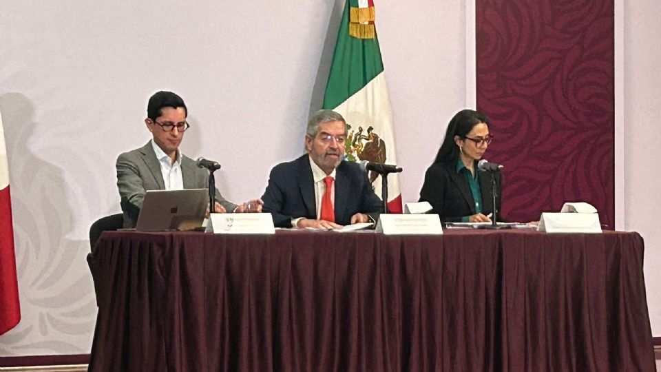 Juan Ramón de la Fuente presentó una conferencia de prensa.