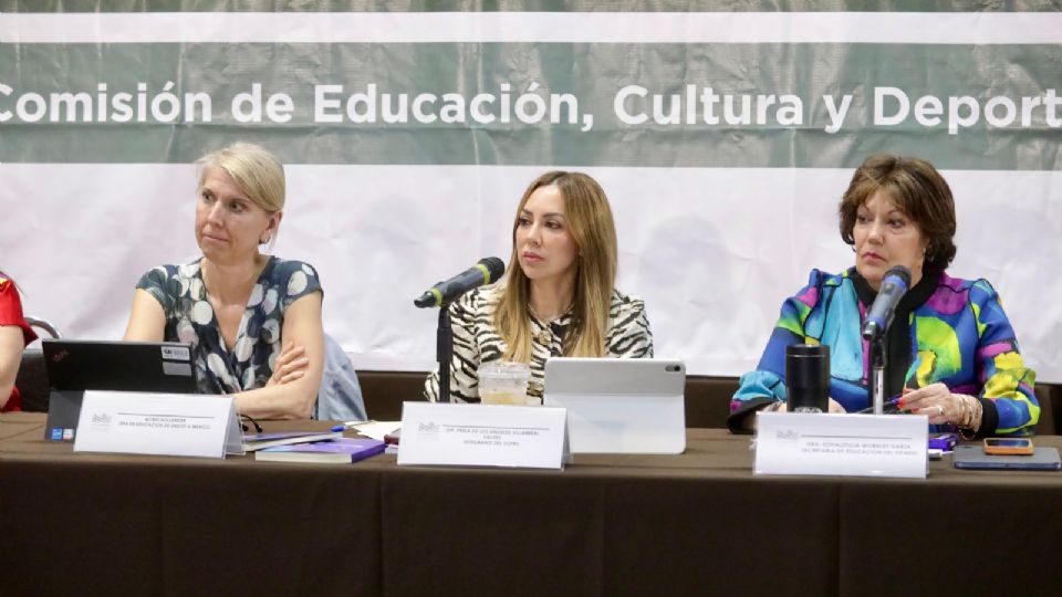 Perla Villarreal y Sofialeticia Morales encabezaron mesa de trabajo sobre salud menstrual en escuelas, con participación de la UNICEF y organizaciones civiles.