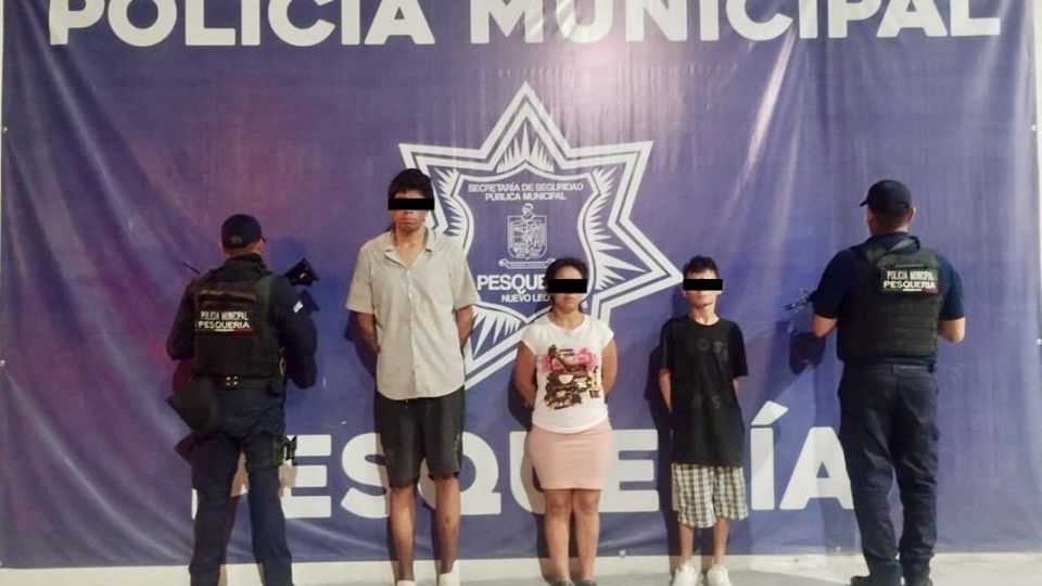 Las tres personas detenidas fueron puestas a disposición del Ministerio Público.
