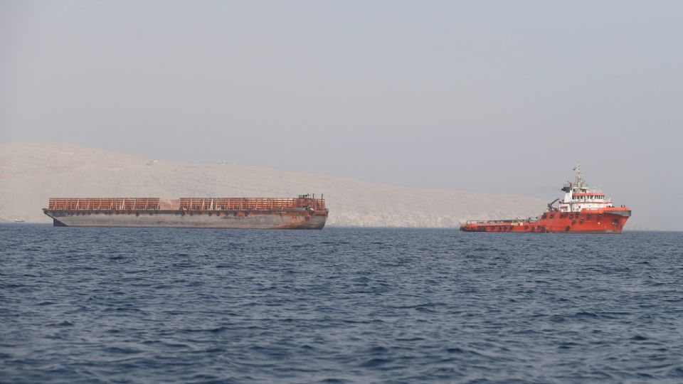 Por el estrecho de Ormuz para gran parte del comercio de crudo para Occidente.