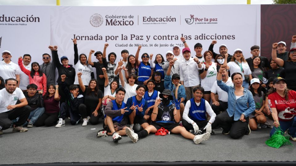 El secretario de Educación Pública destacó los resultados obtenidos por planteles del Conalep en Veracruz y Querétaro en la pasada Feria Aeroespacial México 2025.