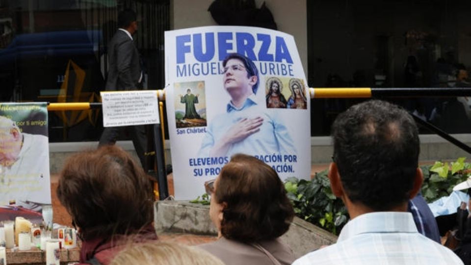 El estado de salud del político colombiano sigue siendo grave tras 16 días del atentado que sufrió.