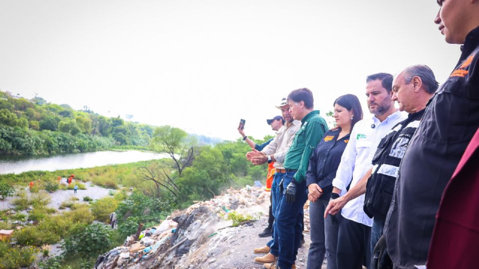 Autoridades estatales y municipales arrancaron la limpieza de más de 300 tiraderos clandestinos en Las Sabinitas, Guadalupe.