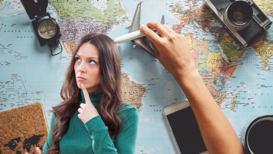 Existen destinos donde el peso mexicano rinde más, los vuelos son accesibles y el costo de vida es bajo.