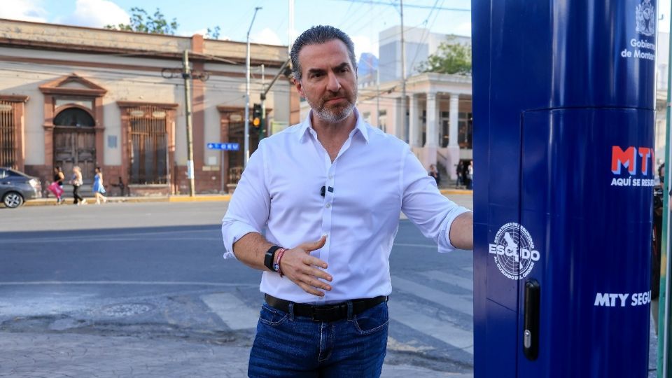 Adrián de la Garza supervisó los trabajos de rehabilitación de la Plaza La Purísima, ahora con nueva vegetación, alumbrado y espacios renovados para los paseantes.