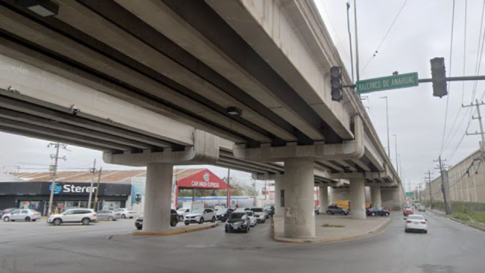 El accidente se registró en la parte alta del paso a desnivel ubicado en los límites de Escobedo y San Nicolás.