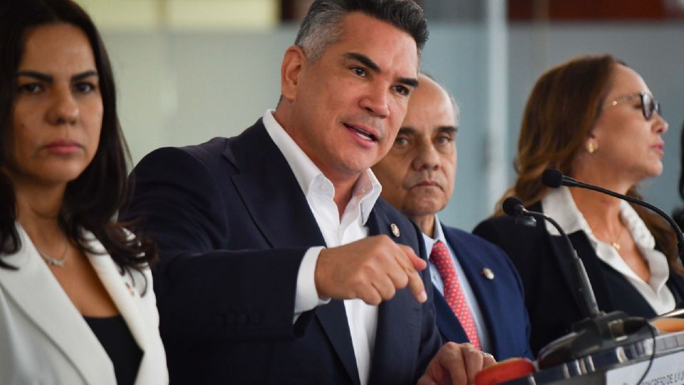 El senador por el PRI destacó que ambos funcionarios deben presentarse ante la Comisión Permanente.