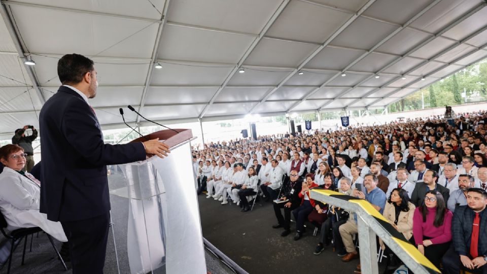 Martí Batres, director del ISSSTE.