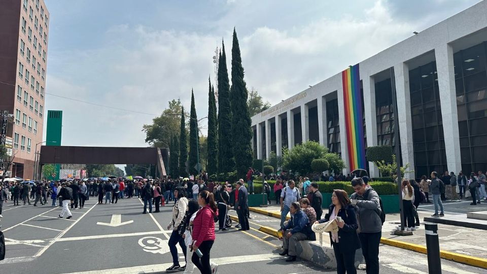 Al concluir la concentración, un grupo de paristas se dirigió al zócalo.