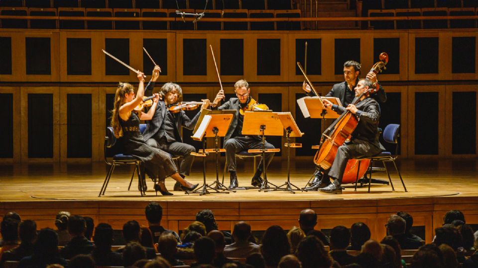 La Wiener Kammersymphonie ofrecerá un programa que une la tradición vienesa con arreglos orquestales de Mozart y Strauss.