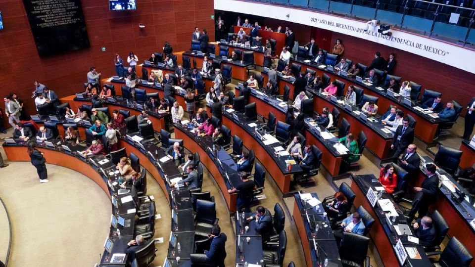 Senado recibe iniciativas de reforma de Claudia Sheinbaum a la Ley de Amparo y de Protección Industrial.
