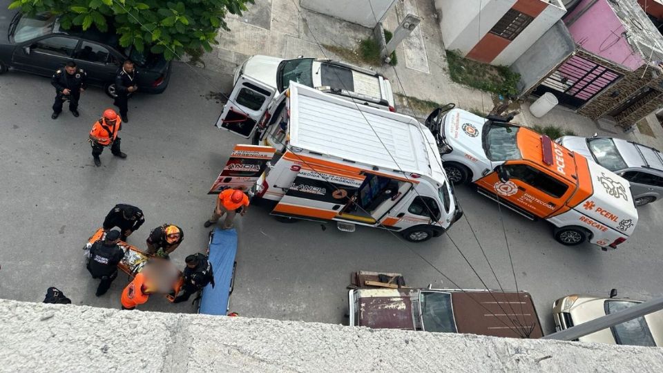 Cuerpos de emergencia rescataron a un hombre con quemaduras graves tras sufrir una descarga eléctrica.