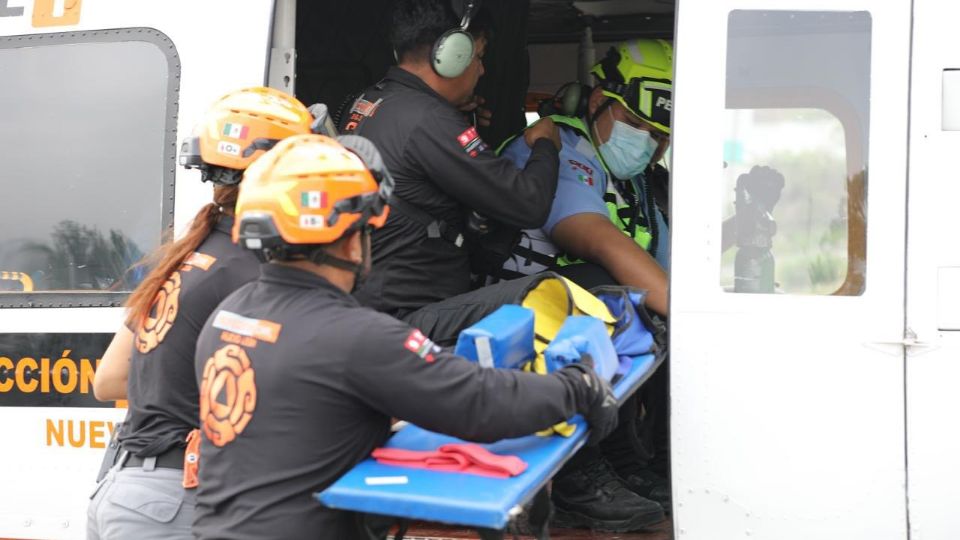 Los elementos de Protección Civil realizaron las maniobras de emergencia.