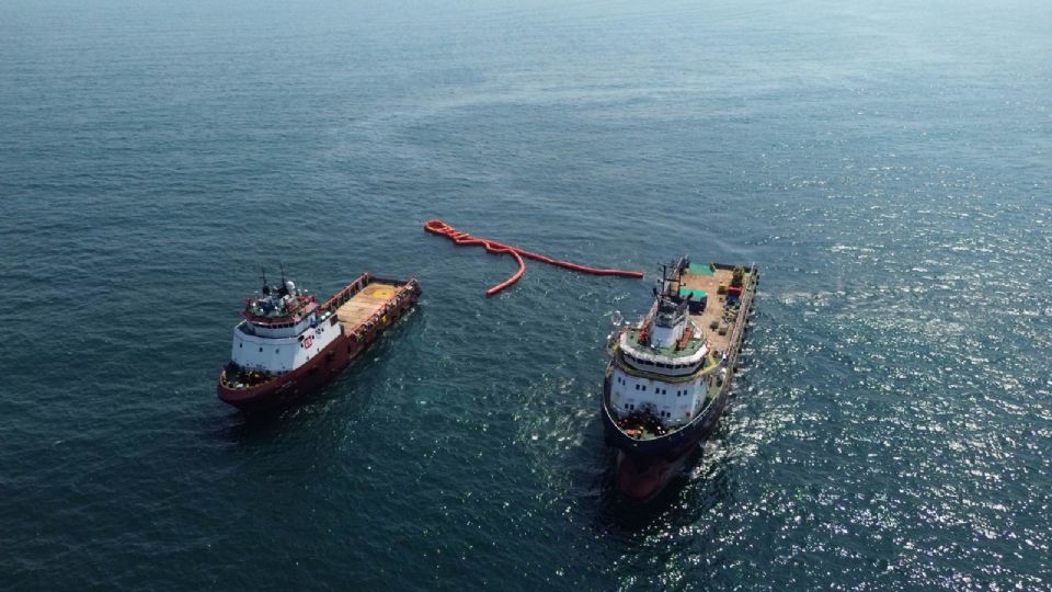 Una fuga de hidrocarburo en Dos Bocas a provocado un desastre ambiental en variaa costas de Tabasco.