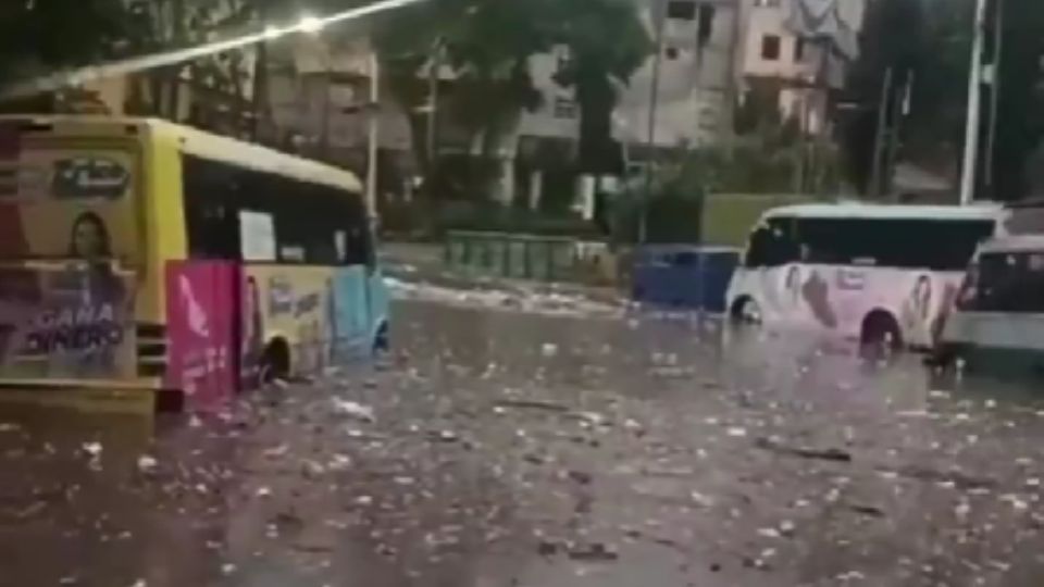 Efectos del desbordamiento de la Presa Becerra en la alcaldía Álvaro Obregón por las intensas lluvias en la CDMX.