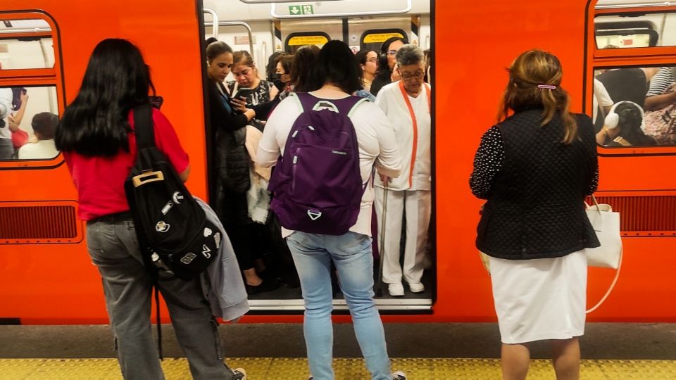 Este servicio en la Línea 8 se mantiene desde ayer por la noche.